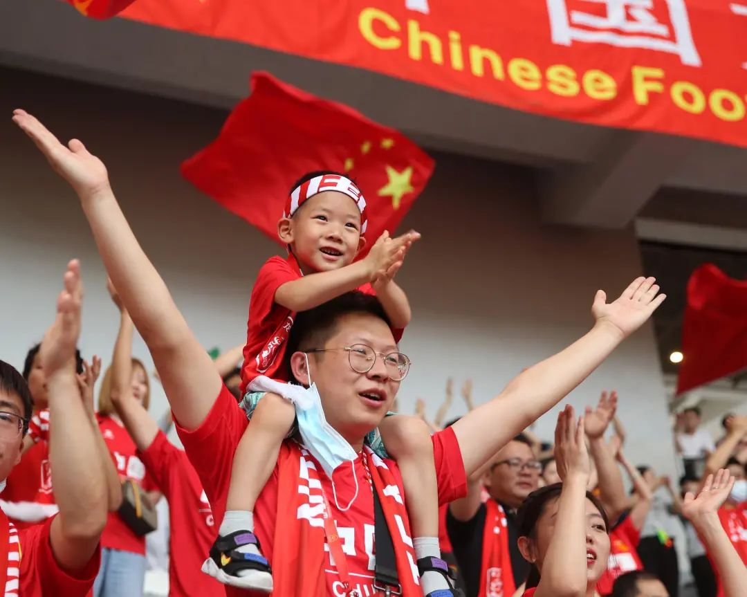 社区盾窗口期再迎强敌，里昂官宣签约，主帅态度：质疑声仍在，纪律约束更严格的简单介绍