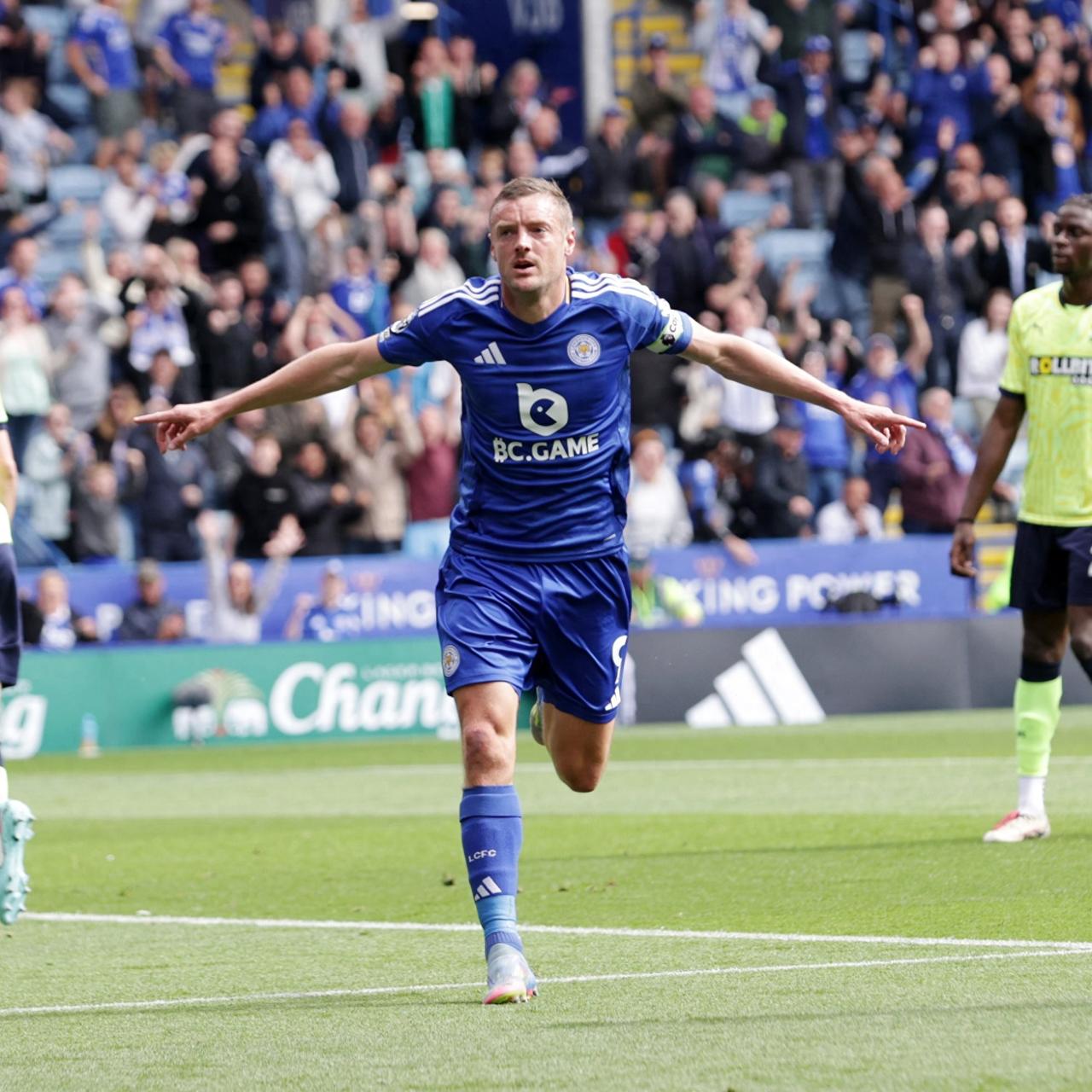 赛前体能课后，阿贾克斯回应争议备战英超，赛场秩序良好，赛季目标并未改变(fm2019最强中场)